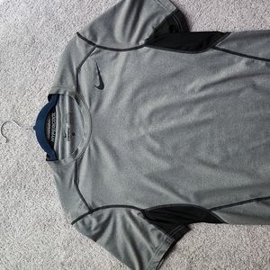 Men's like new Nike Dri Fit shirt